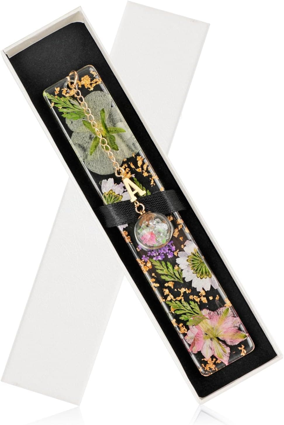 Marcapáginas de resina con inicial dorada y flores prensadas