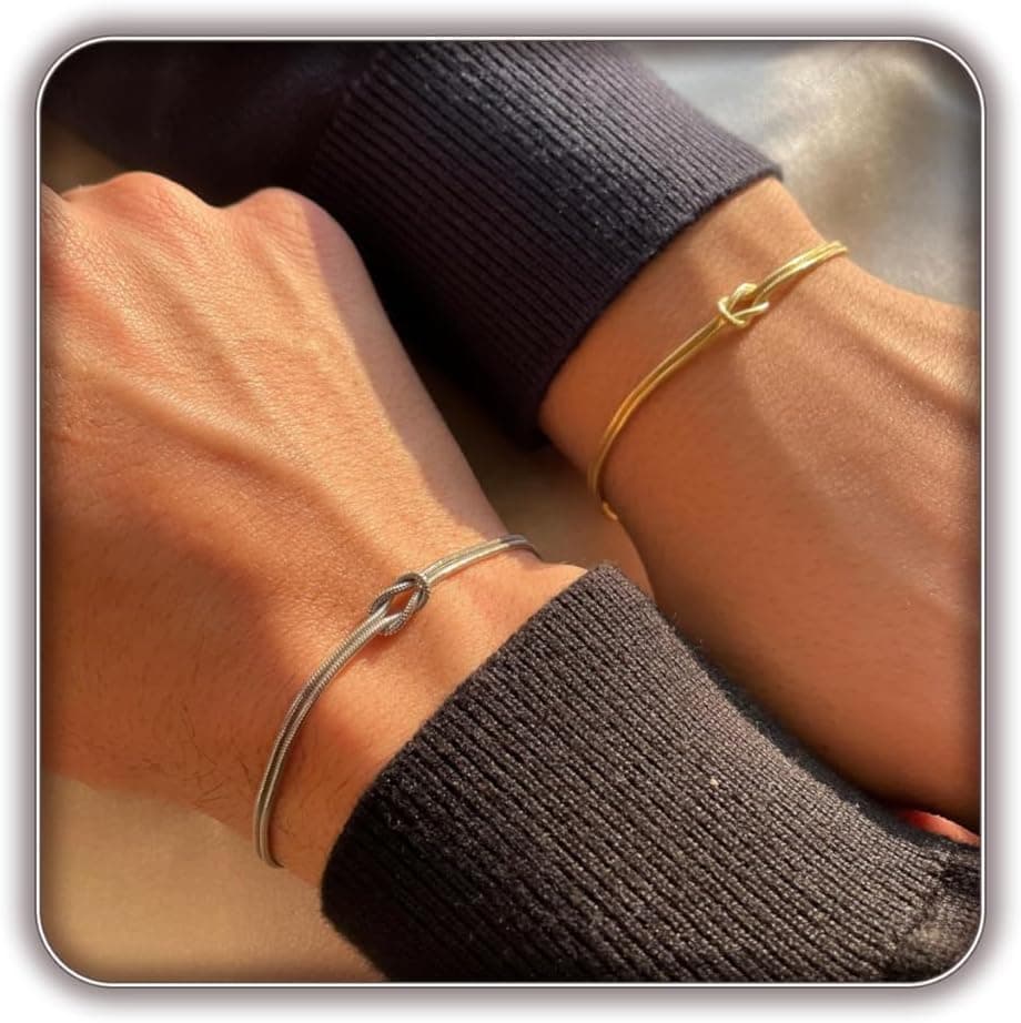 Set de dos pulseras con nudo de amor, plata y oro