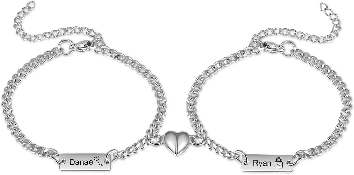 Set de pulseras con símbolo de infinito e iniciales