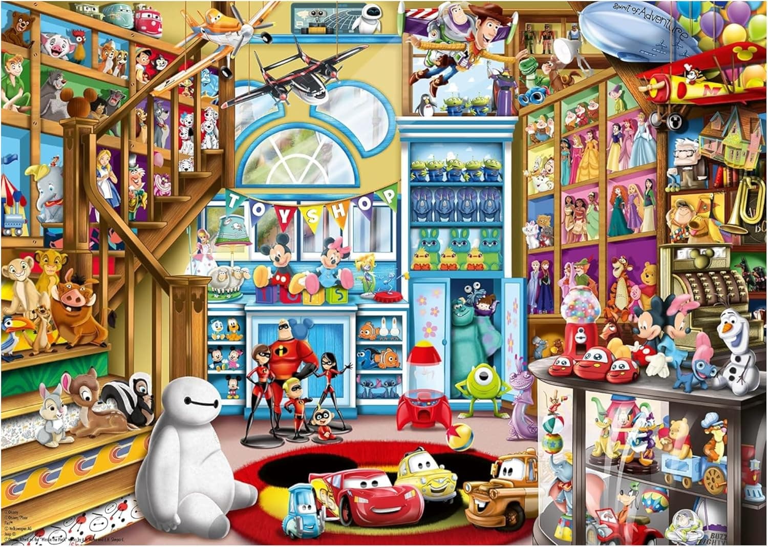 Estantería de juguetería repleta de personajes Disney y Pixar, con Buzz Lightyear, Baymax y Mike Wazowski entre peluches y cajas