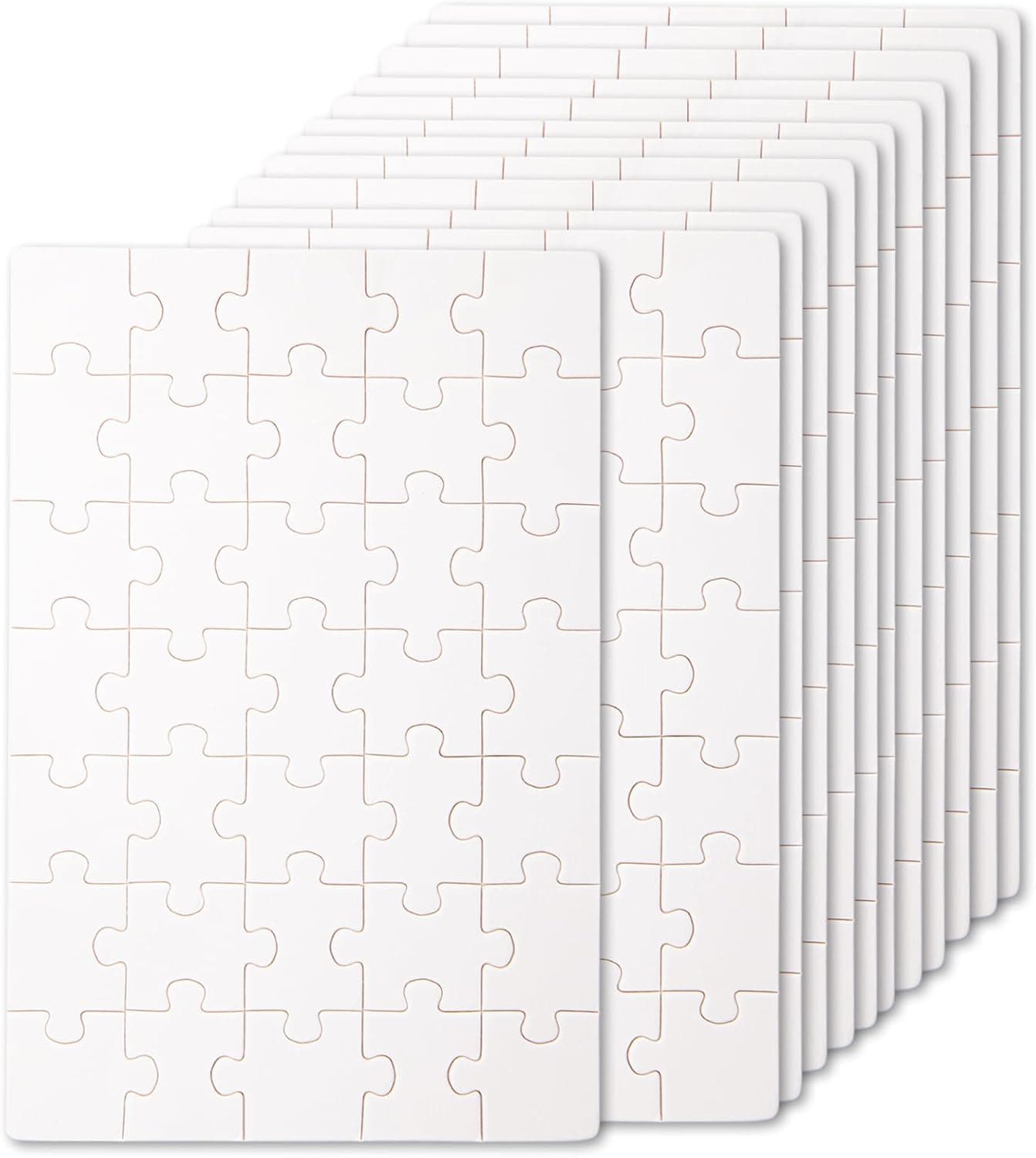 Puzzles rectangulares en blanco de madera con las piezas sin montar