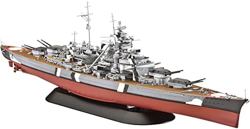 Maqueta Revell del acorazado Bismarck en escala 1:700