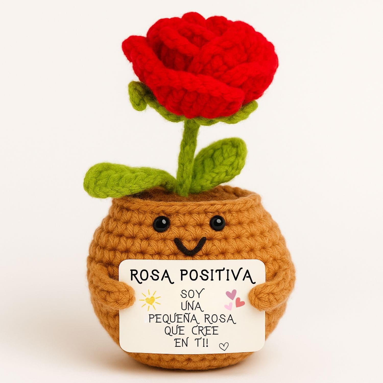 Rosa eterna roja decorativa sobre fondo blanco