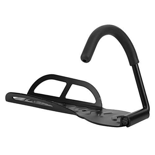 Soporte de pared NOENNULL con un patinete colgado