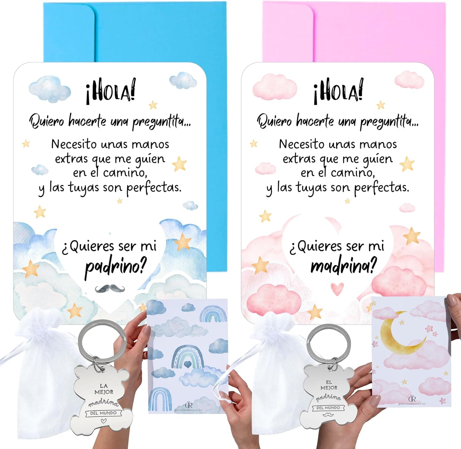 Las dos tarjetas de acuarela, la de padrino en azul y la de madrina en rosa, con sus sobres de color y los dos llaveros de oso plateados en bolsita de organza