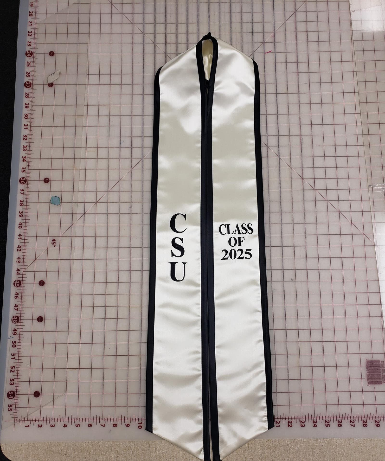 Estola de graduación de satén personalizada