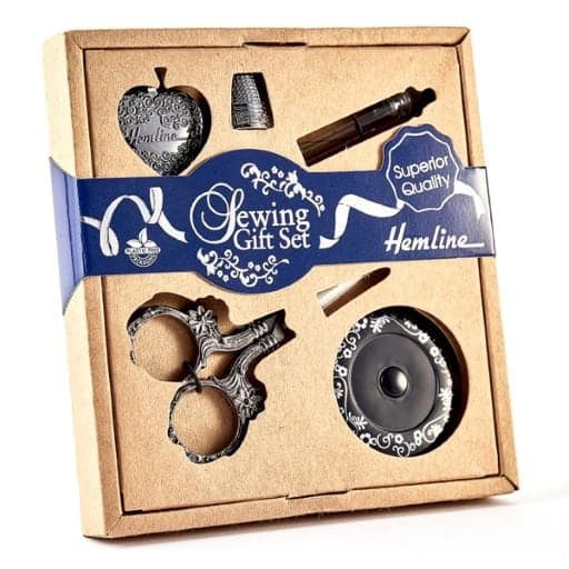 Kit elegante de costura con herramientas finas