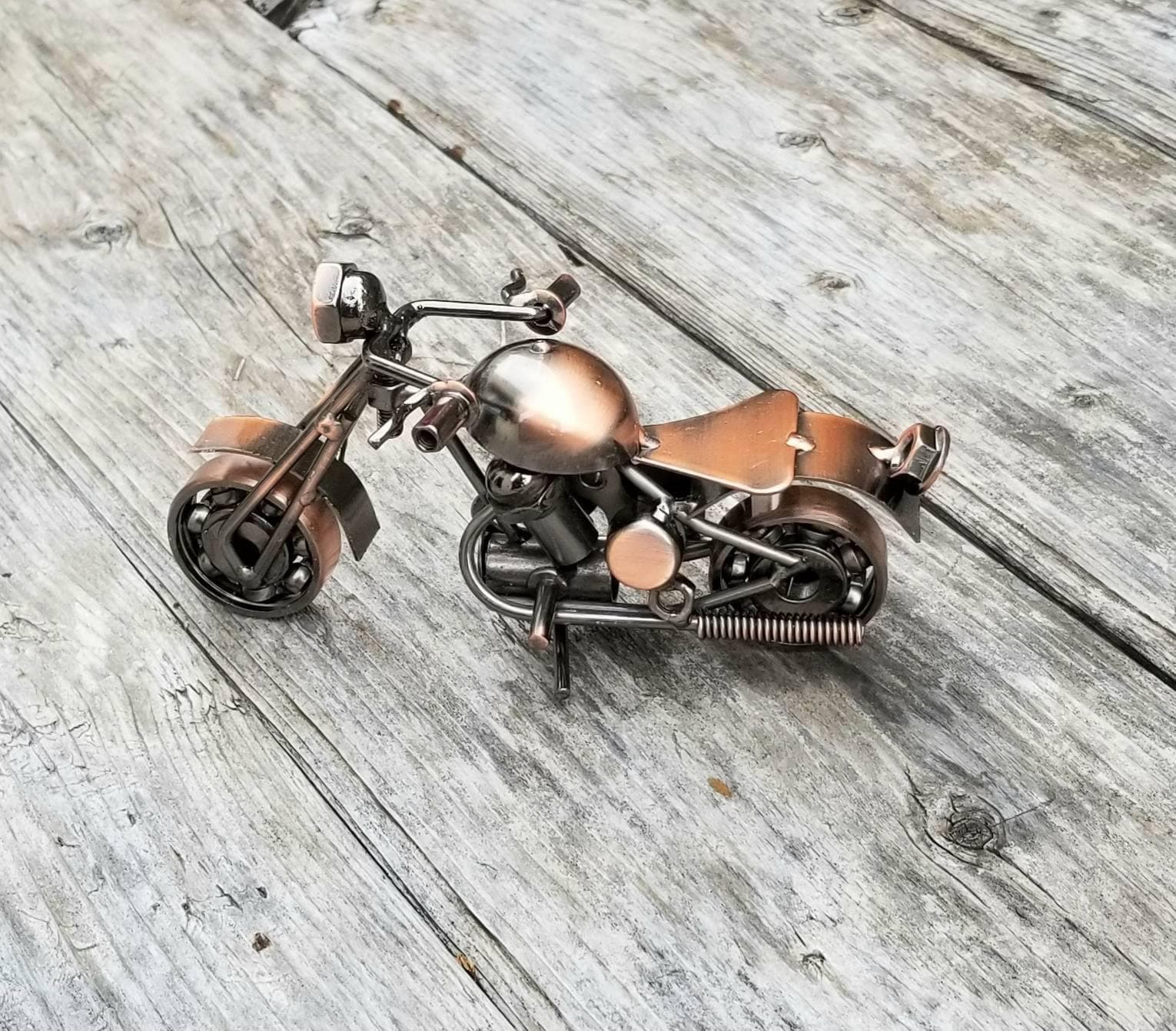 Mini moto de tuercas y tornillos